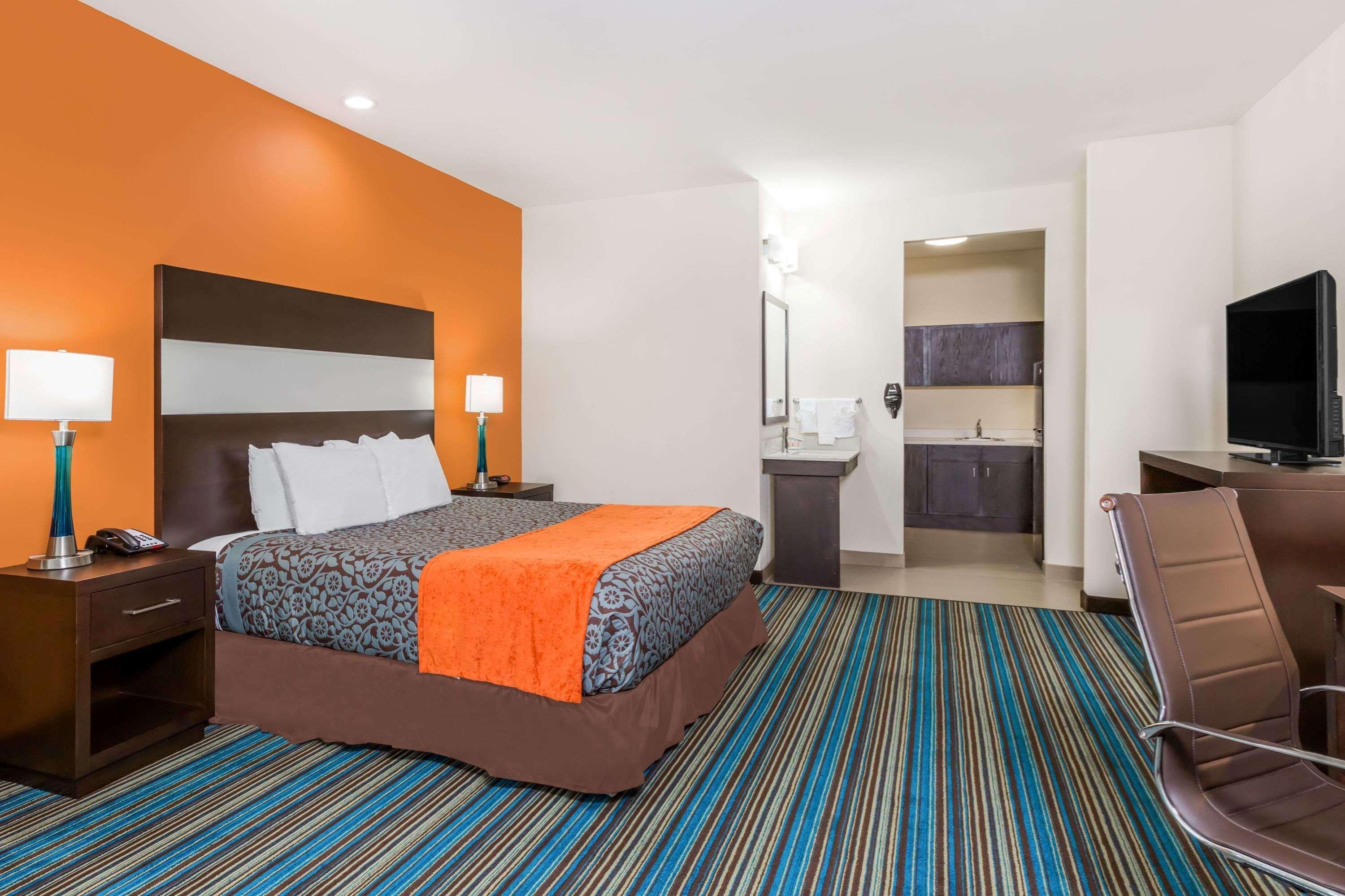 Days Inn & Suites By Wyndham Katy Buitenkant foto